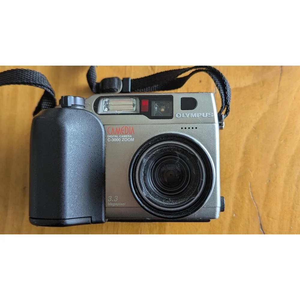Olympus CAMEDIA C3000 Zoom Digital‎ Camera 33 Megapixel Silver Black Strap